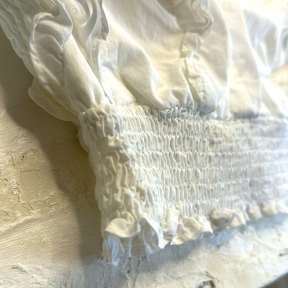 🕊️Ruffle Crop Top🕊️ - Picture 2 of 6